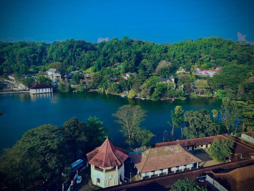 The Lake Round Guest House Kandy Kültér fotó