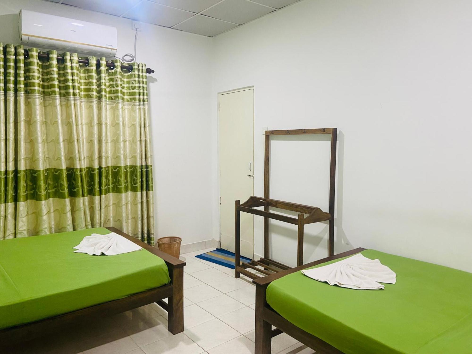 The Lake Round Guest House Kandy Kültér fotó